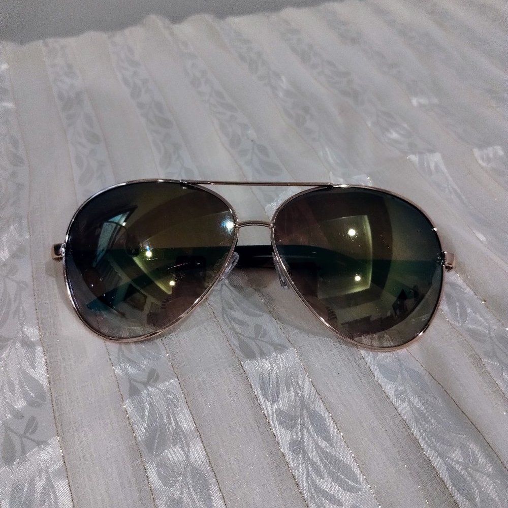 Oscar De La Renta Aviator Sunglasses